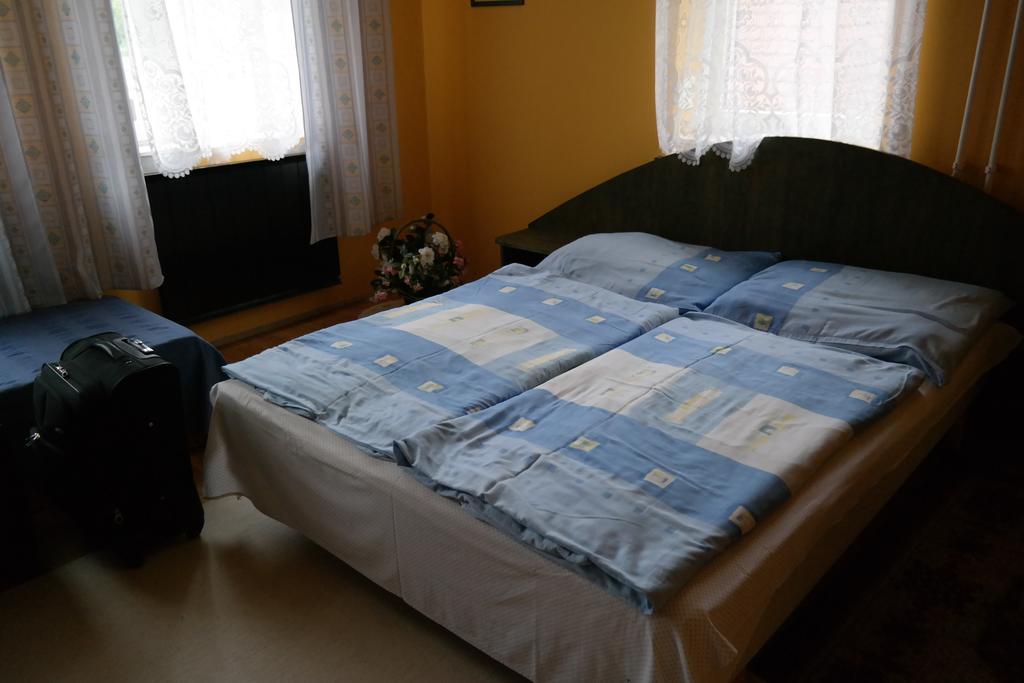 Hotel Kisecset-Vendeghaz Zimmer foto