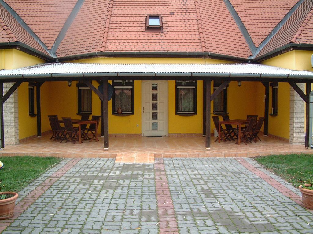 Hotel Kisecset-Vendeghaz Exterior foto