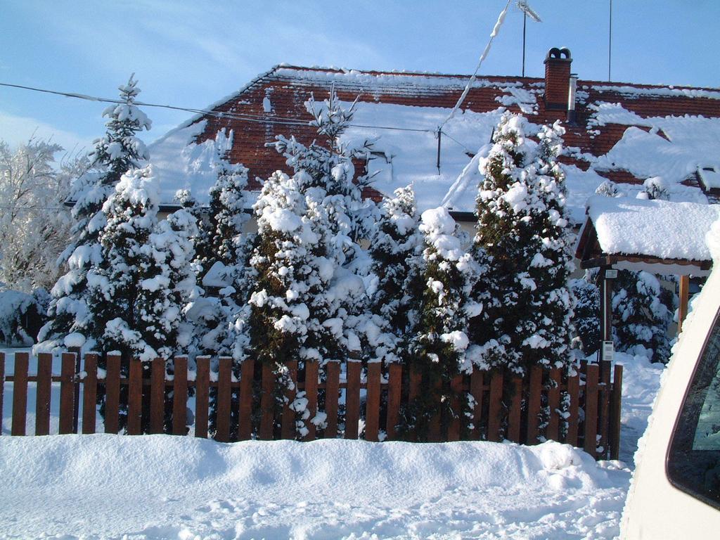Hotel Kisecset-Vendeghaz Exterior foto